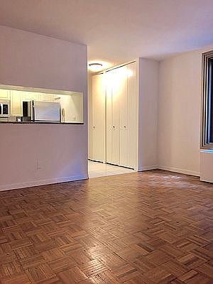 5th image of 101 W 55th St #1103