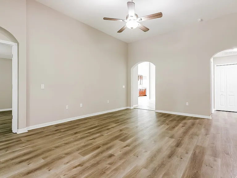 1873 Kingsmill Dr — Photo 3