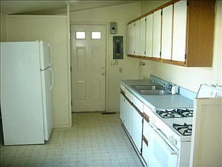 3rd image of 1246 Helmen Dr