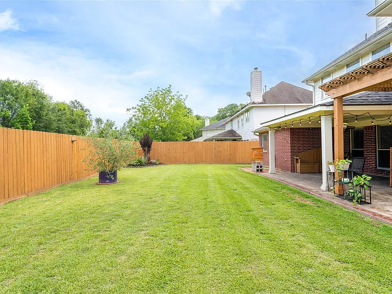 2309 Orleans Ln — Photo 31