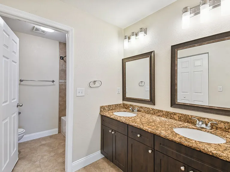 2321 W Beach St — Photo 21