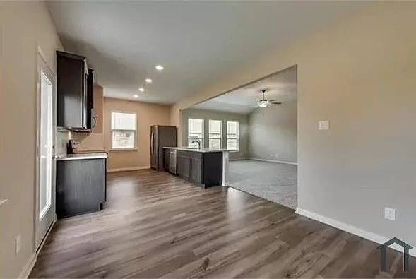 315 Golden Sands Ln — Photo 3