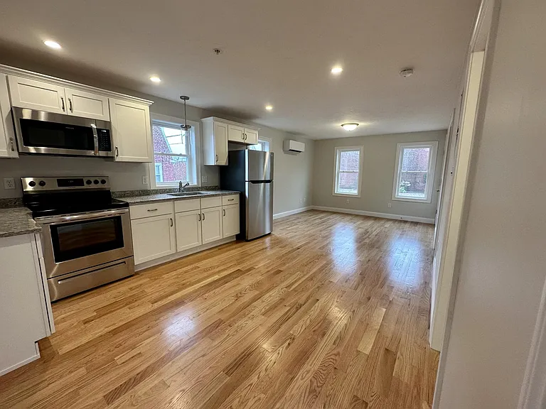 415 Danforth St #1 — Photo 2