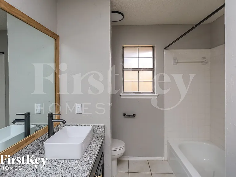 408 Flagstone Dr — Photo 14