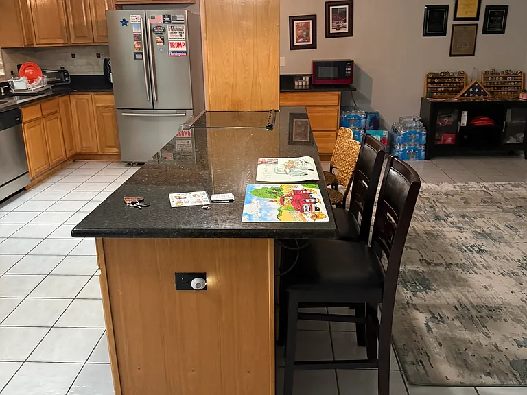 Kitchen & island/stove top