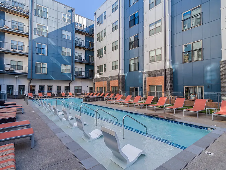 Eastside Heights — Photo 23