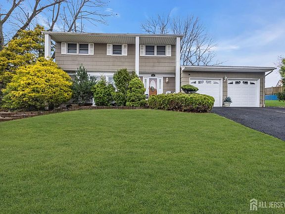 4th image of 12 Avon Way