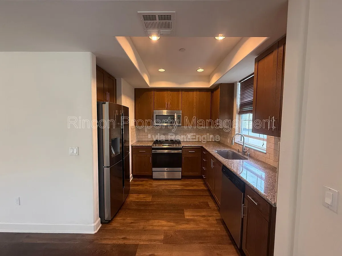 Building Photo - 130 N Garden St #3243