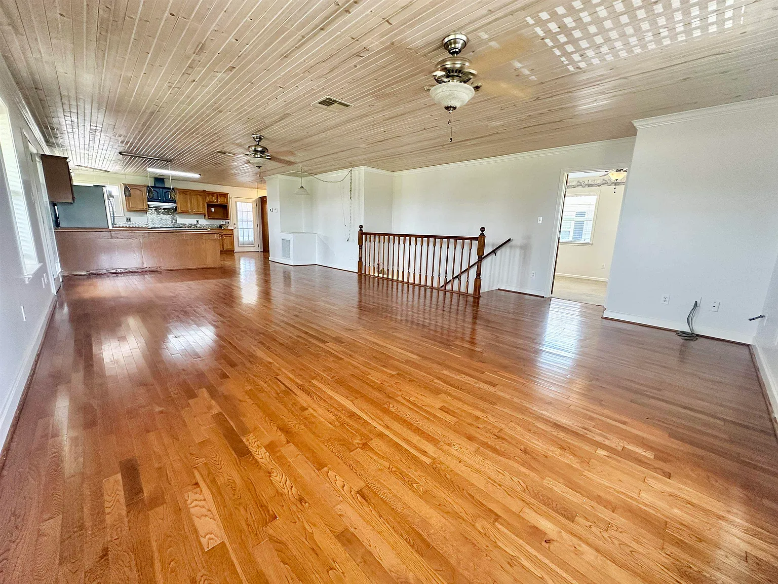 3 bed, 2.5 bath, 1860 sqft, $3,750 — Photo 3