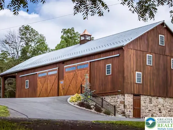 284 Hickory Dr W, Auburn, PA 17922