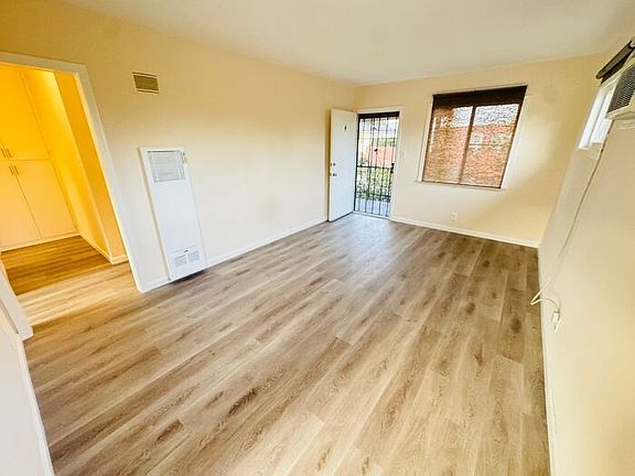2nd image of 14758 Blythe St APT 4