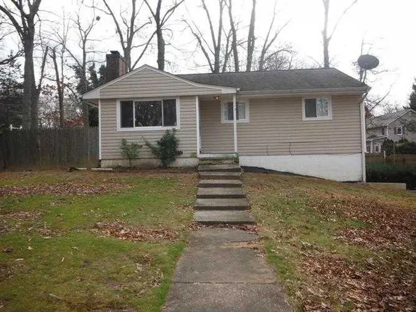 110 Greenlawn Rd, Sound Beach, NY 11789