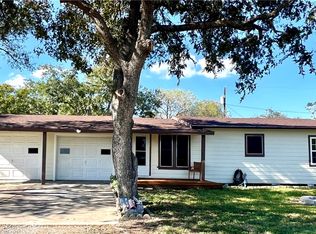 2317 Roma St, Agua Dulce, TX 78330