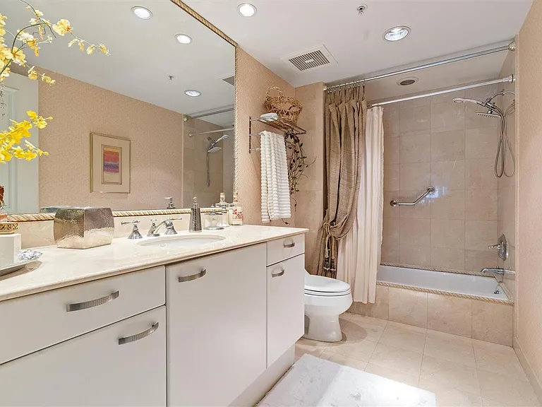 209 N Birch Rd #401 — Photo 34