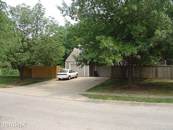 2nd image of 2303 Lowell Dr