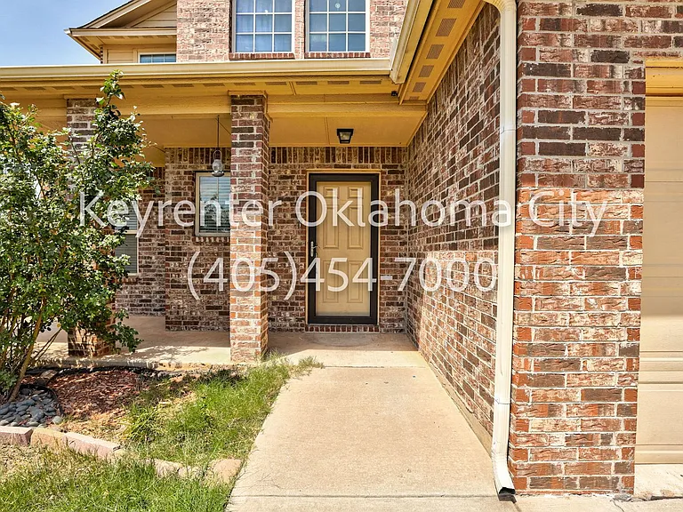 2409 Rosa Cir — Photo 1