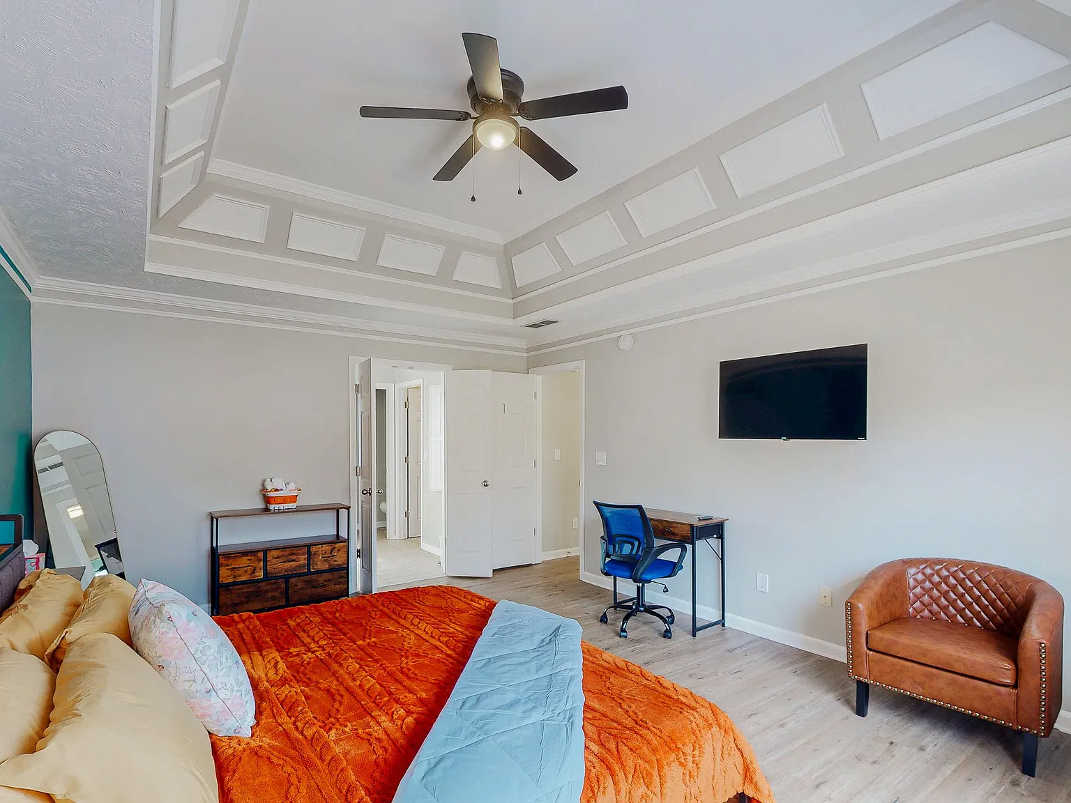 4 bed, 3.0 bath, 3085 sqft, $1,408 — Photo 2