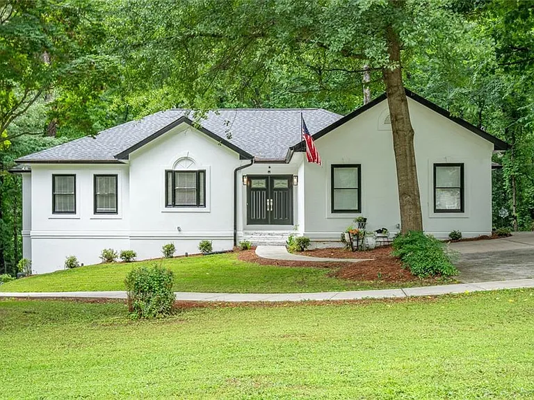 3924 Ashford Dunwoody Rd — Photo 1