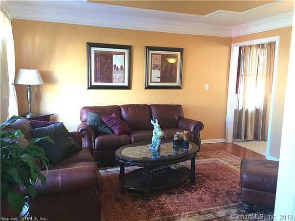 3rd image of 9 Milford Hunt Ln