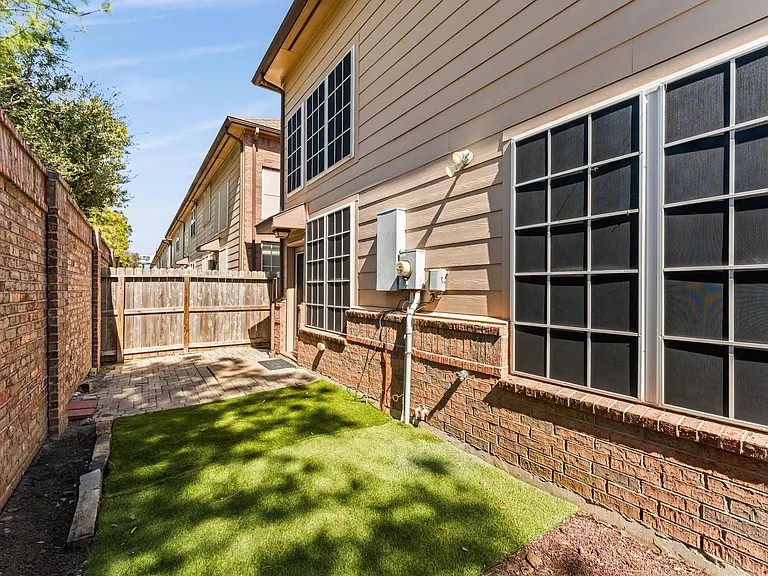 1246 Glenwood Canyon Ln — Photo 30