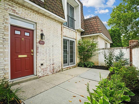 4th image of 2817 Chateau Cir S
