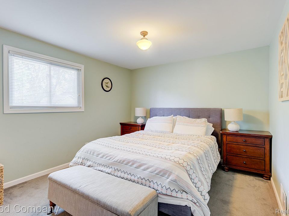2946 Ellwood Ave, photo 25