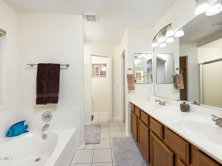 707 W Baylor Ln — Photo 8