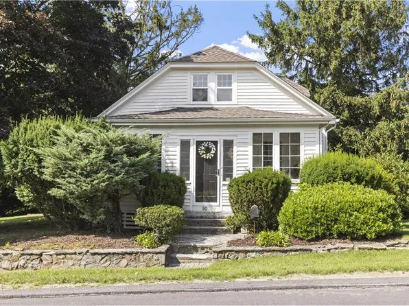 90 Hilltop Rd, East Providence, RI 02914