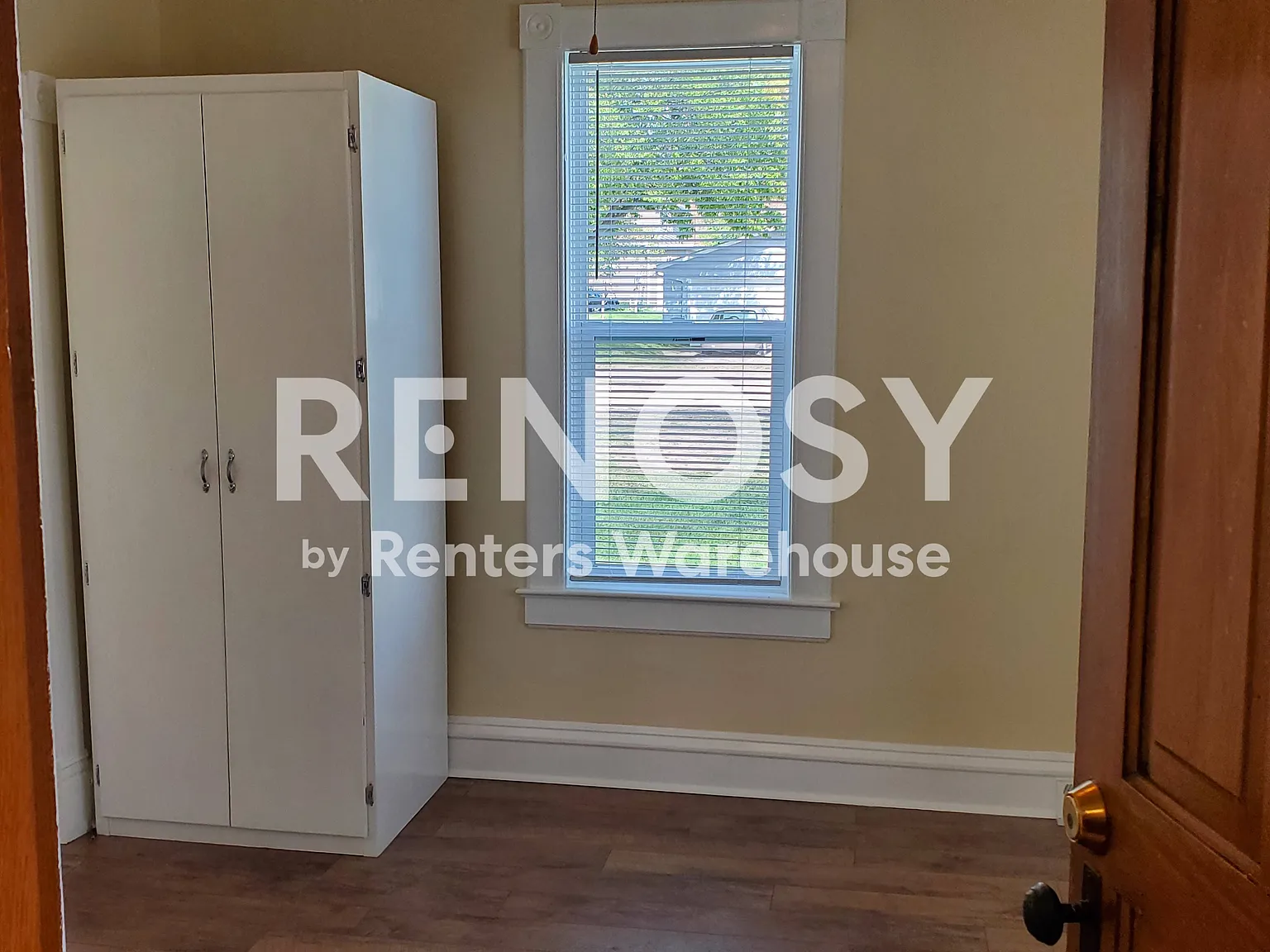 2 Bdrm 1 Bath Duplex With 1 Stall Detached Garage available December 1st — Photo 4