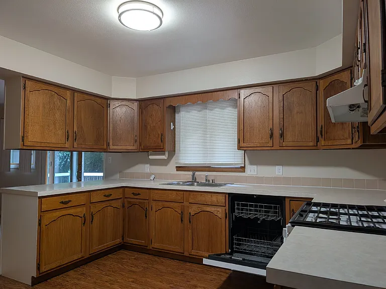 2408 S Gladys Ave — Photo 4