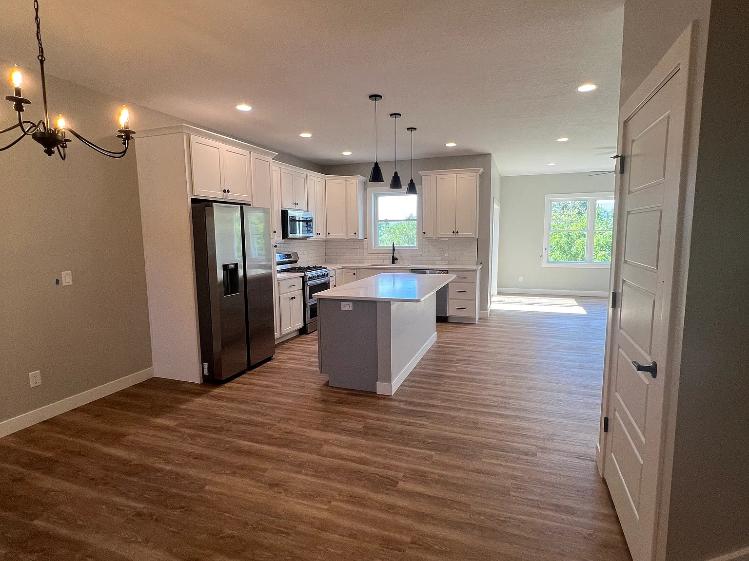 4 bed, 3.5 bath, 2502 sqft, $2,900 — Photo 3