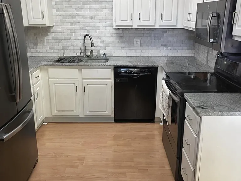 72 Broxbourne Dr — Photo 5