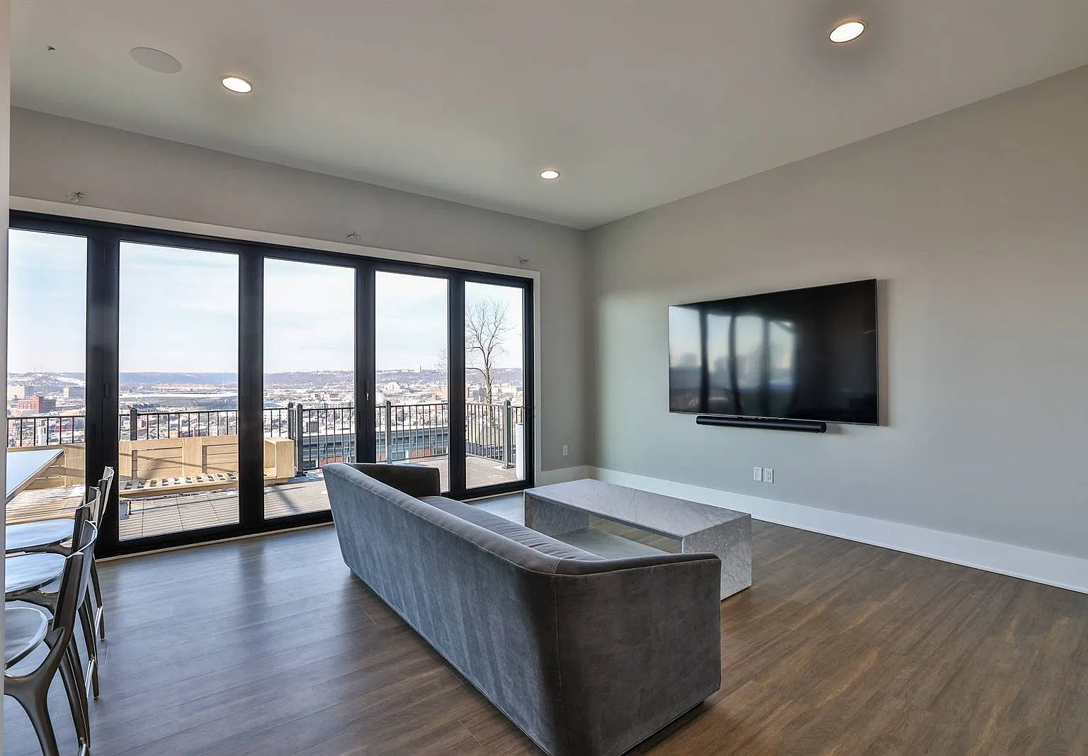 3 bed, 2961 sqft, $3,900 — Photo 4