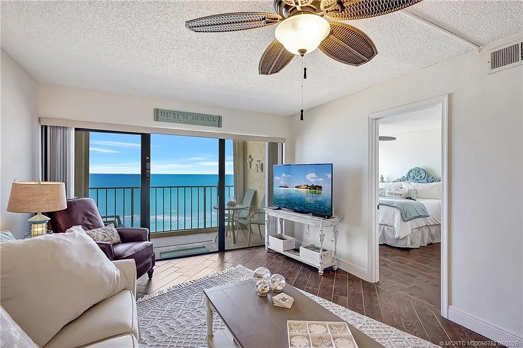 2 bed, 2.0 bath, 1021 sqft, $3,200 — Photo 4