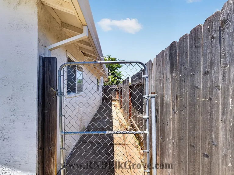 6844 Sandrock Way — Photo 44