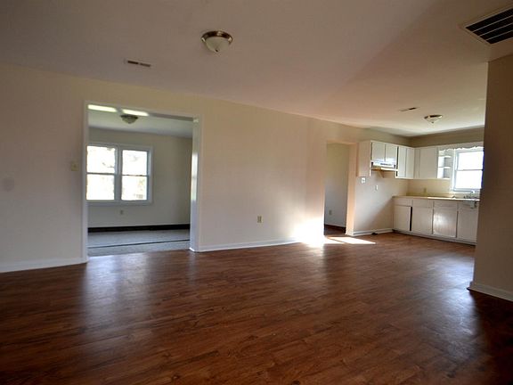 5th image of 117 Bradley Dr