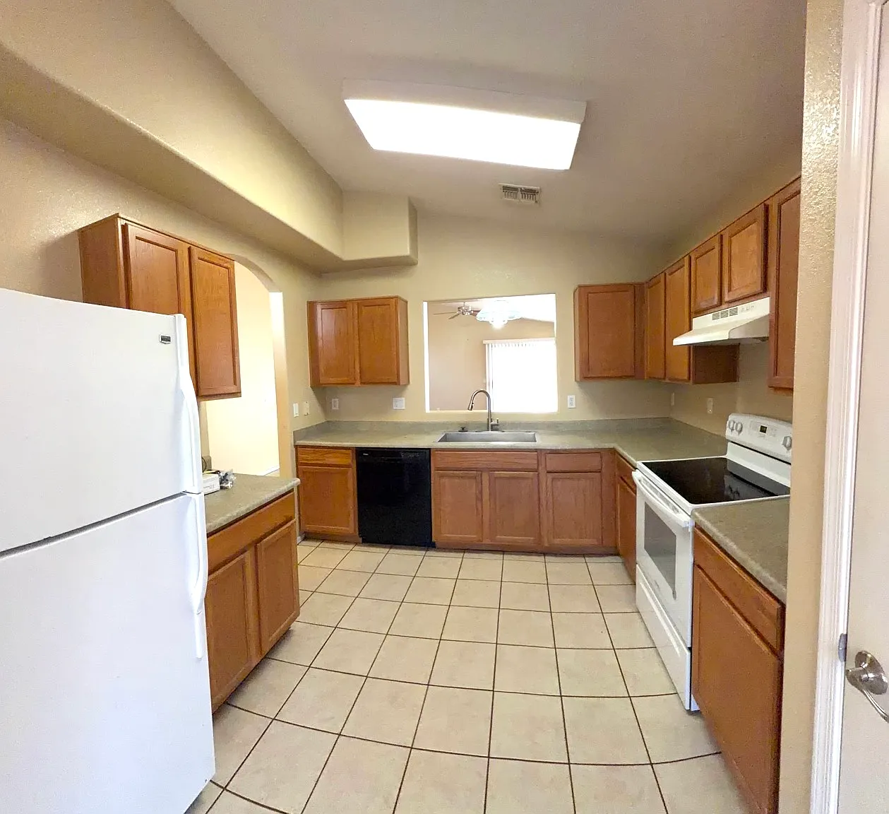 3 bed, 1544 sqft, $2,195 — Photo 4