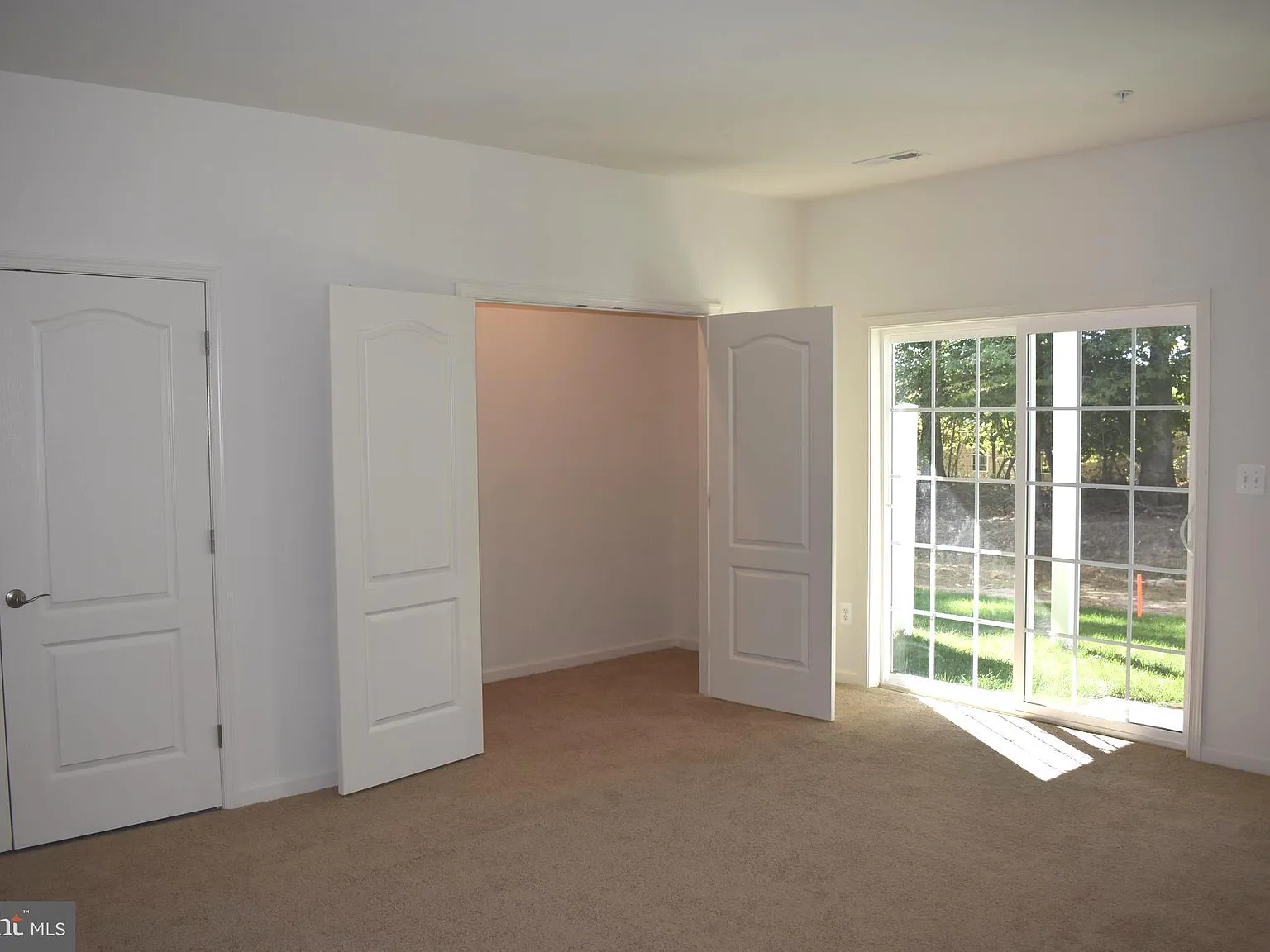 3 bed, 4.0 bath, 2236 sqft, $2,799 — Photo 4