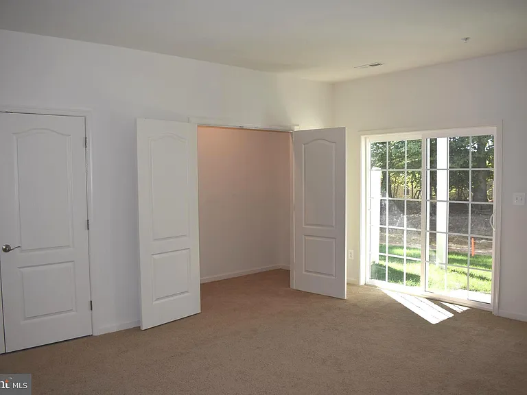 9421 Adelaide Ln — Photo 4