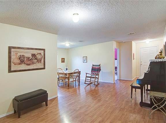 2nd image of 6924 Meadow Way Ln