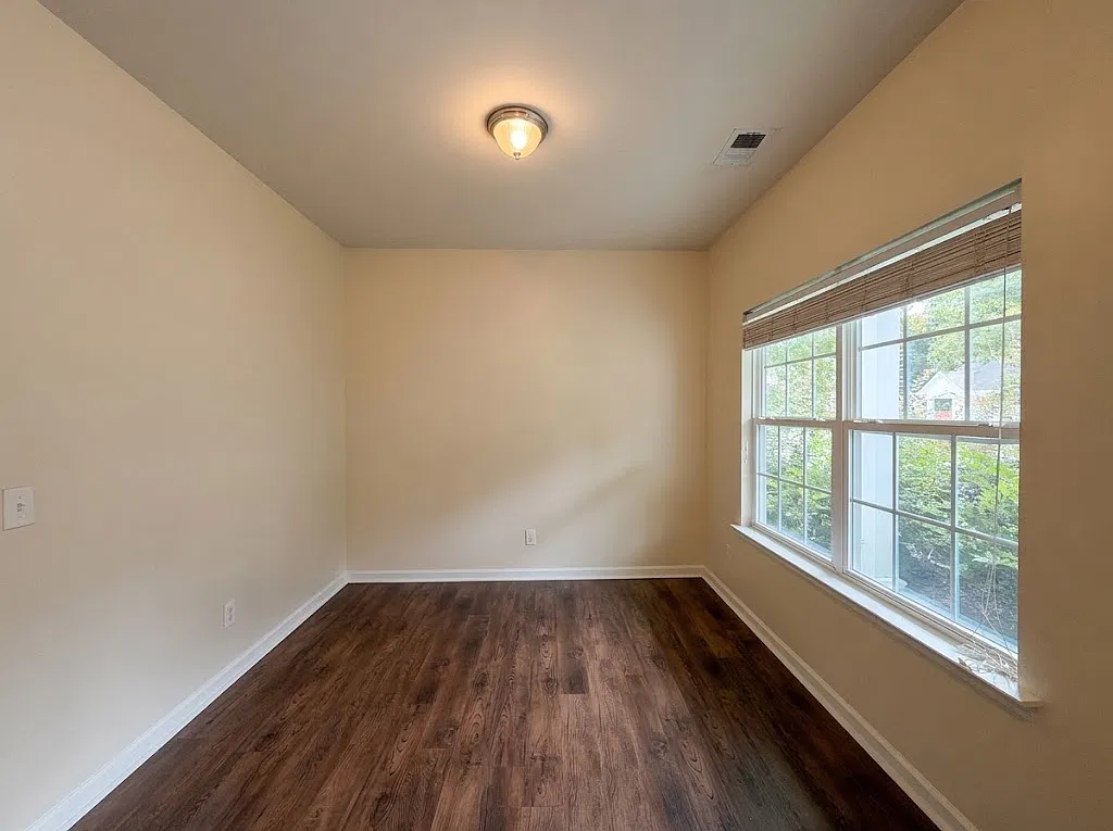 3 bed, 2.5 bath, 2056 sqft, $2,100 — Photo 3