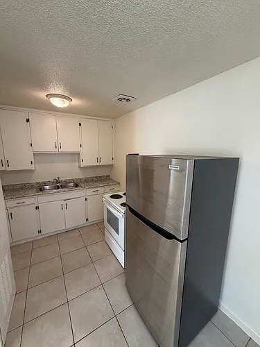 734 N Bond St #5 Photo 1