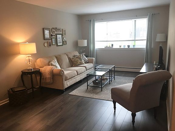 4th image of 515 W Wrightwood Ave APT 215