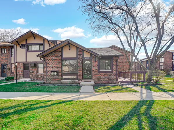 1S141 Eliot Ln, Villa Park, IL 60181