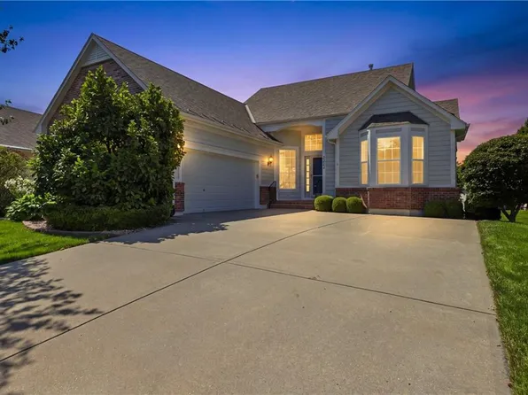 2722 S Brentwood Dr, Independence, MO 64055