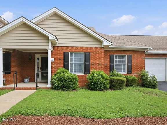 3rd image of 407 Willows Court