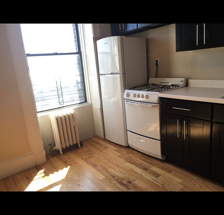 2nd image of 893 Lafayette Ave APT 4F