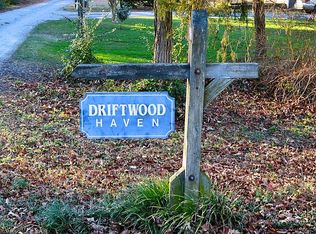 906 Felton Rd, Deltaville, VA 23043