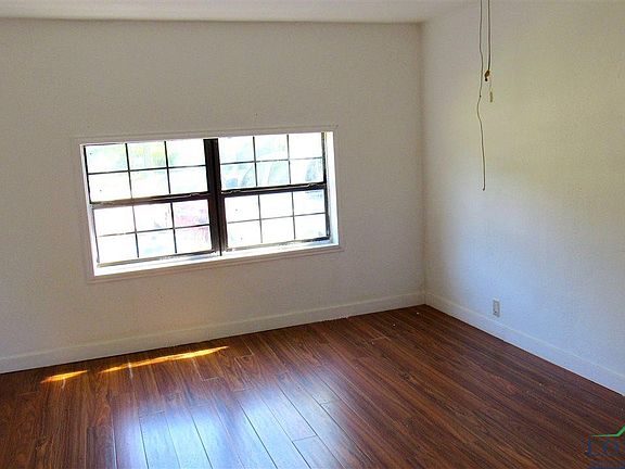 3rd image of 705 E Young St