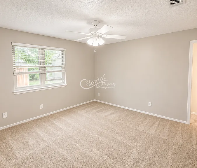 2214 Carousel Dr — Photo 7